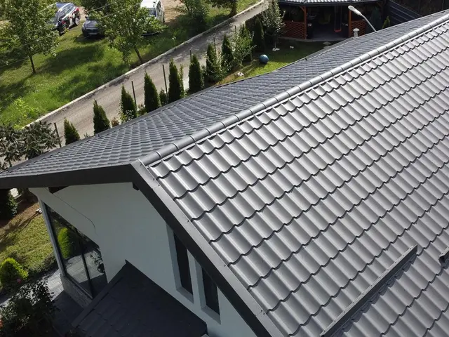 Szinuszos Cserepes Lemez Fényes RAL7016 Antracit Szurke Színben